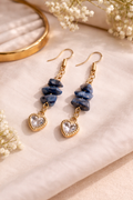 **Boucles d’Oreilles Cœur Lumineux – Pierre Bleue & Finition Dor