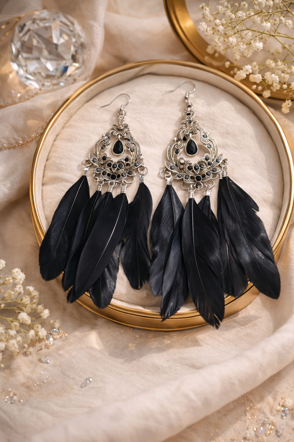 Boucles d’Oreilles Bohème Mystique – Plumes Noires & Filigrane Argenté