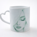 Tasse artistique Visage féminin apaisant – 11 oz