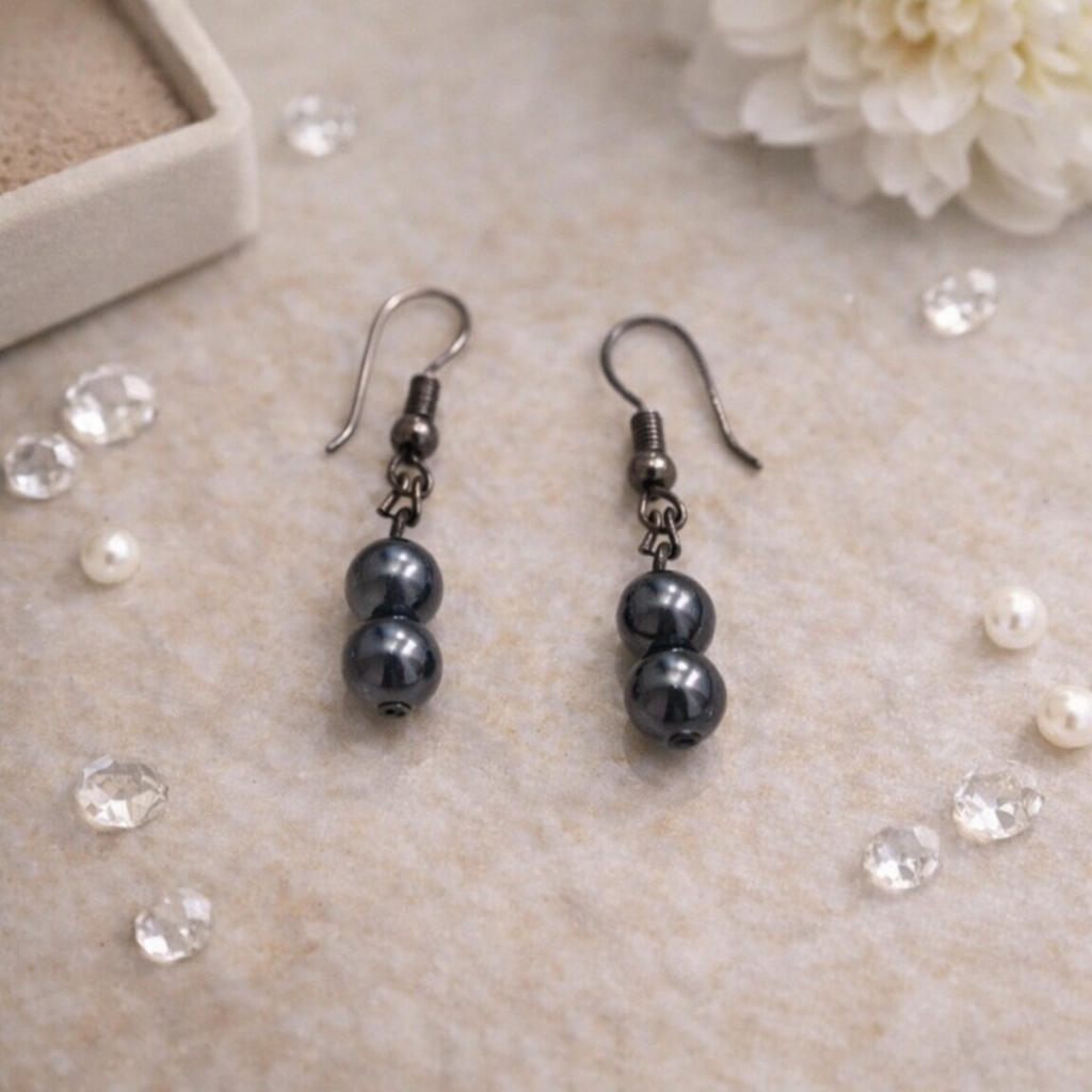 Boucles d’oreilles perles noires – tige en acier inoxydable (stainless steel)