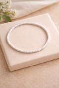 Bracelet perles blanches minimalistes – Élastique