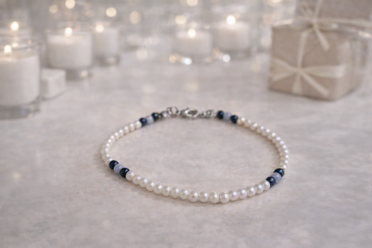 Bracelet perles élégantes blanches et bleues – 19 cm